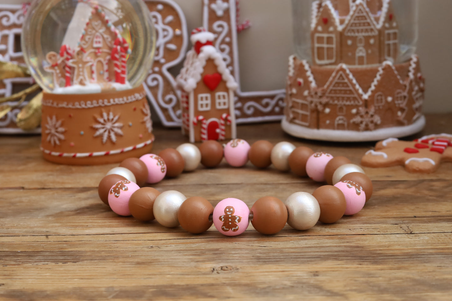 Gingerbread cookie pink